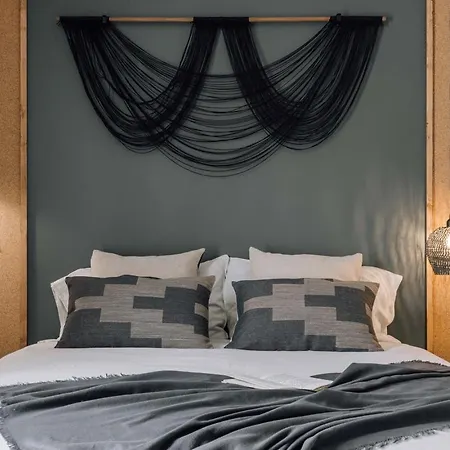 Mezguida - 2 Bedrooms In Bica Lisbona